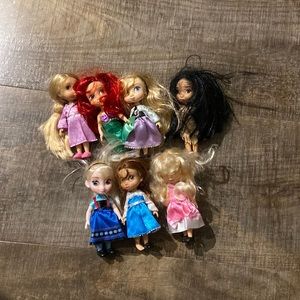 Lot of Disney dolls.